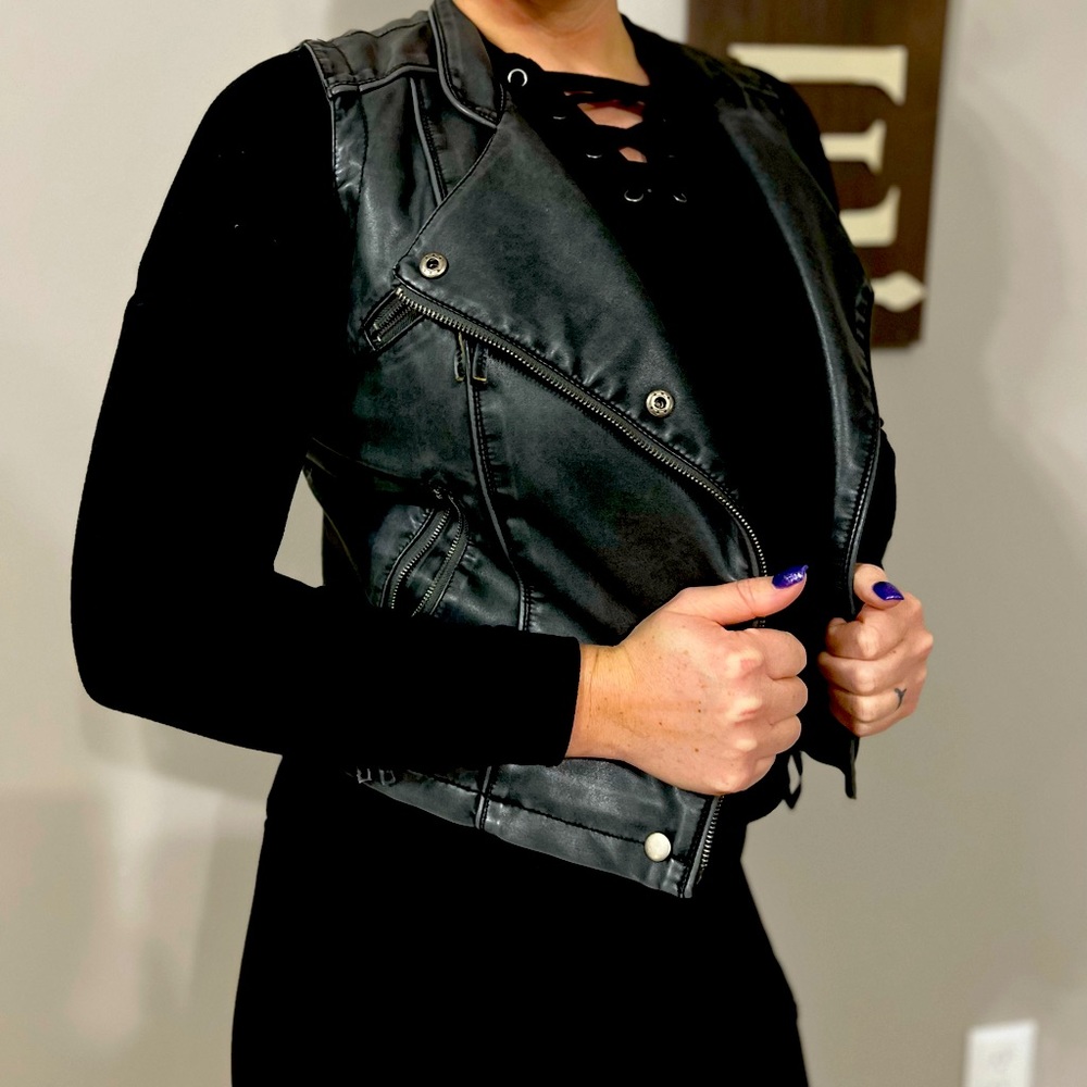 Voice Moto leather vest size medium.